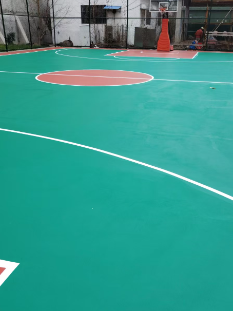 崇川 球场长期使用易出现地面开裂